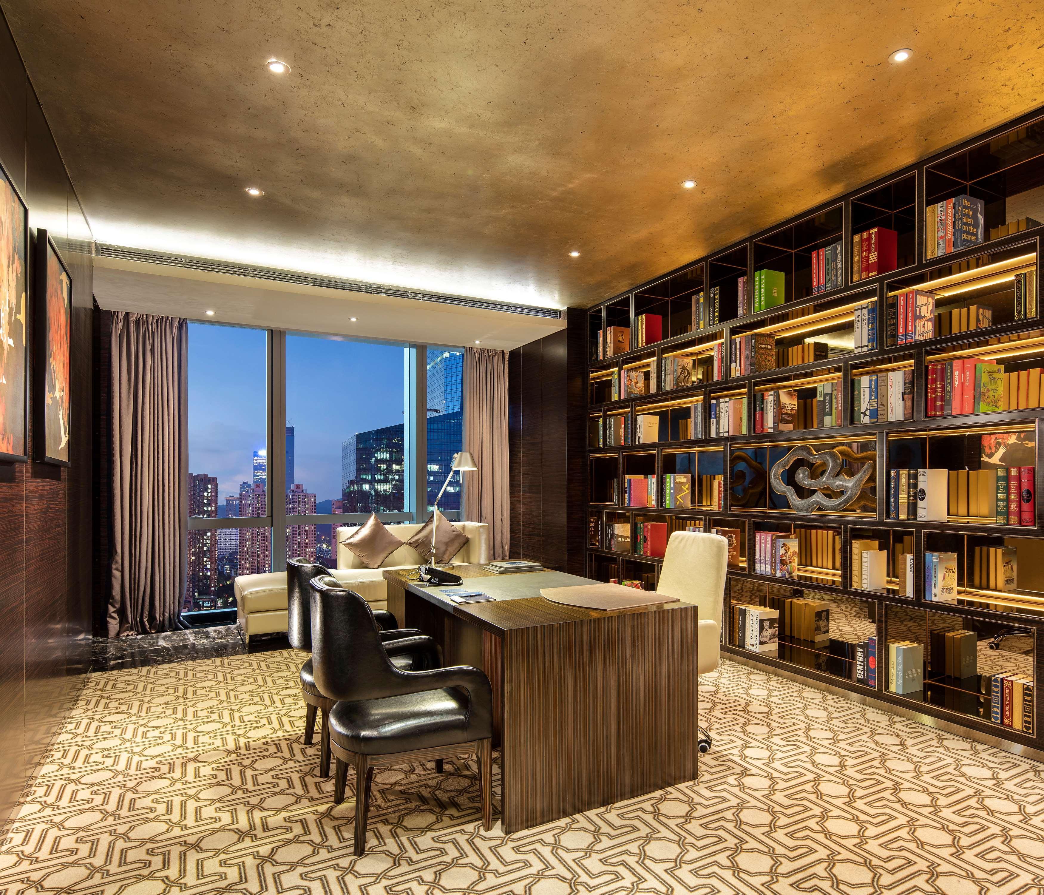 Hilton Shenzhen Futian: Metro-Adjacent, Convention Center Proximity Hotel Exterior photo
