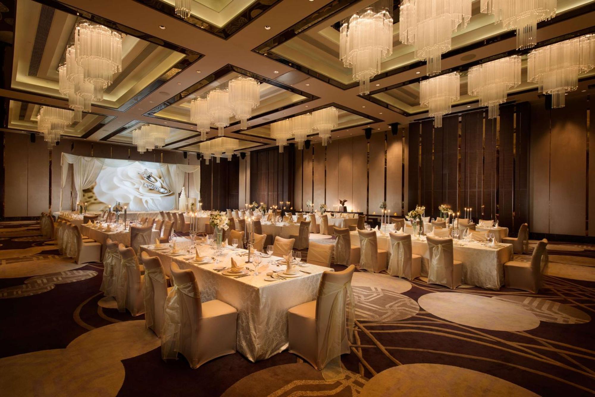 Hilton Shenzhen Futian: Metro-Adjacent, Convention Center Proximity Hotel Exterior photo
