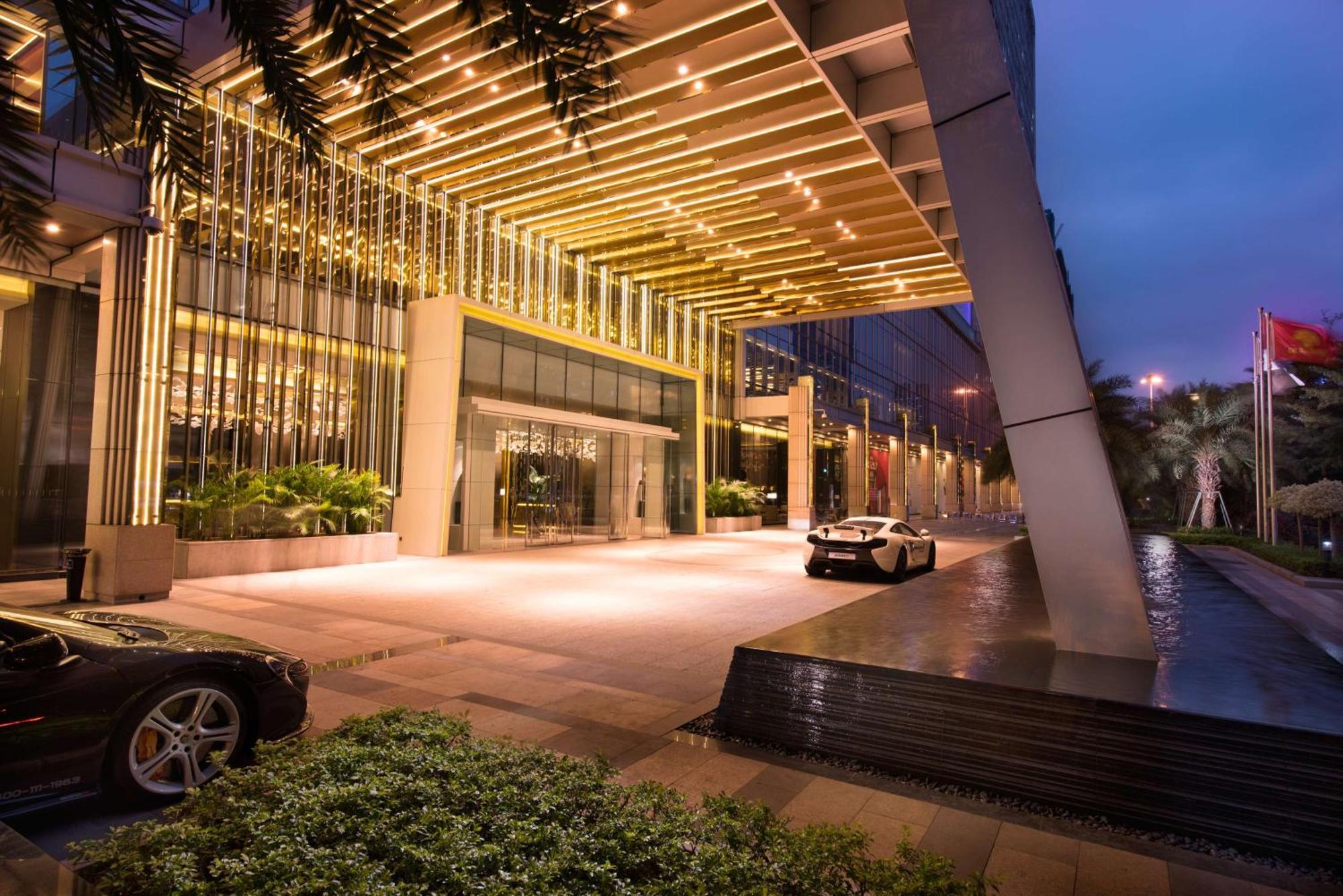 Hilton Shenzhen Futian: Metro-Adjacent, Convention Center Proximity Hotel Exterior photo